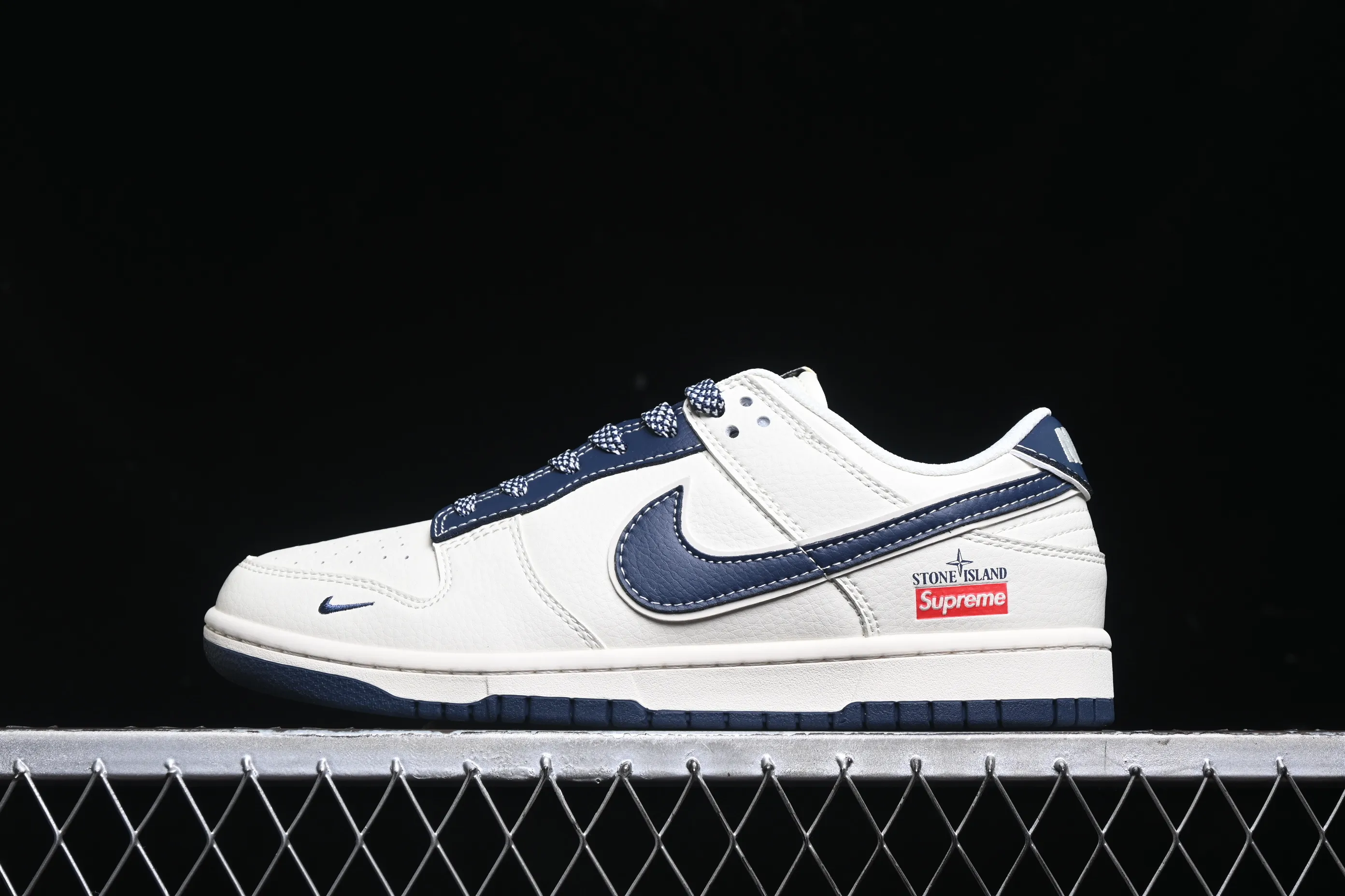 All Categories Nk SB Dunk Series Nk SB Dunk Low High-end Customized Low-top Sneakers Nk SB Dunk Low Stone Island Supreme Collaboration-Navy Blue Beige Anniversary High-end Customized Low-top Casual Sneakers BB9866-007